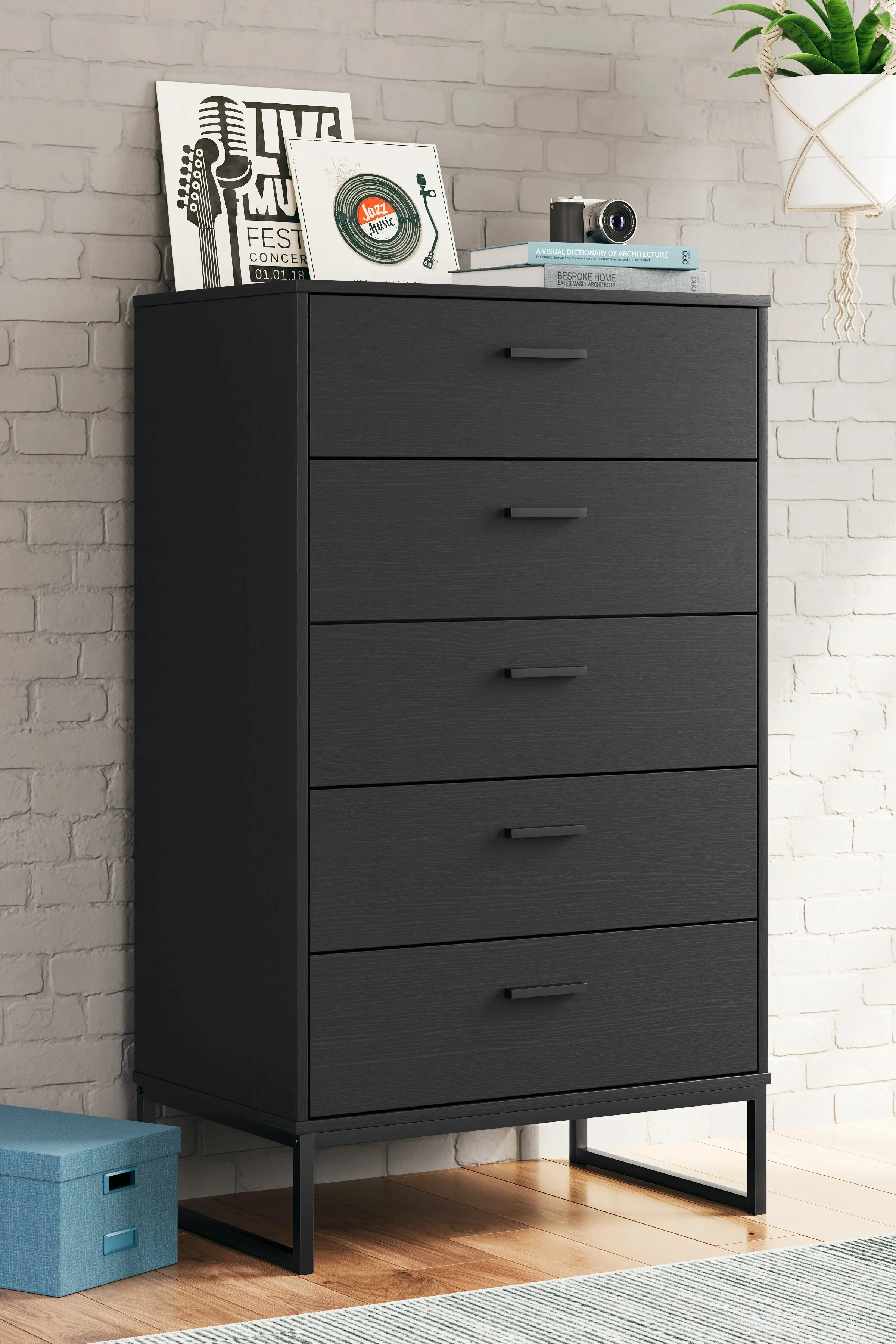 Socalle Queen Panel Platform Bed with Dresser and Chest in Black